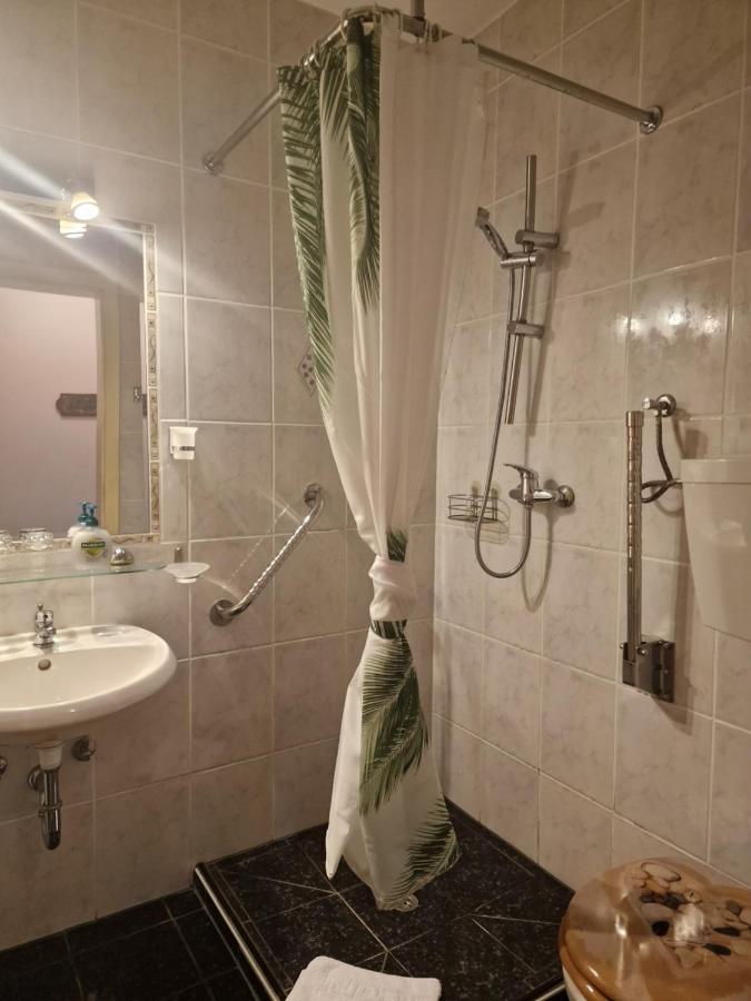 Hotel Bavaria Инцелль Экстерьер фото